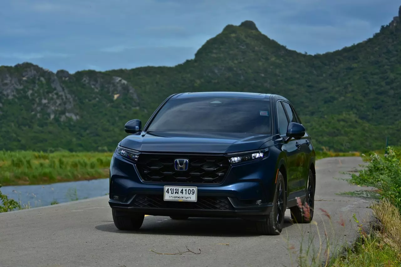 17 กิโลลิตร กับเบาะดูดวิญญาณ ทดสอบ HONDA CR-V ES e:HEV 2WD 5 ที่นั่ง