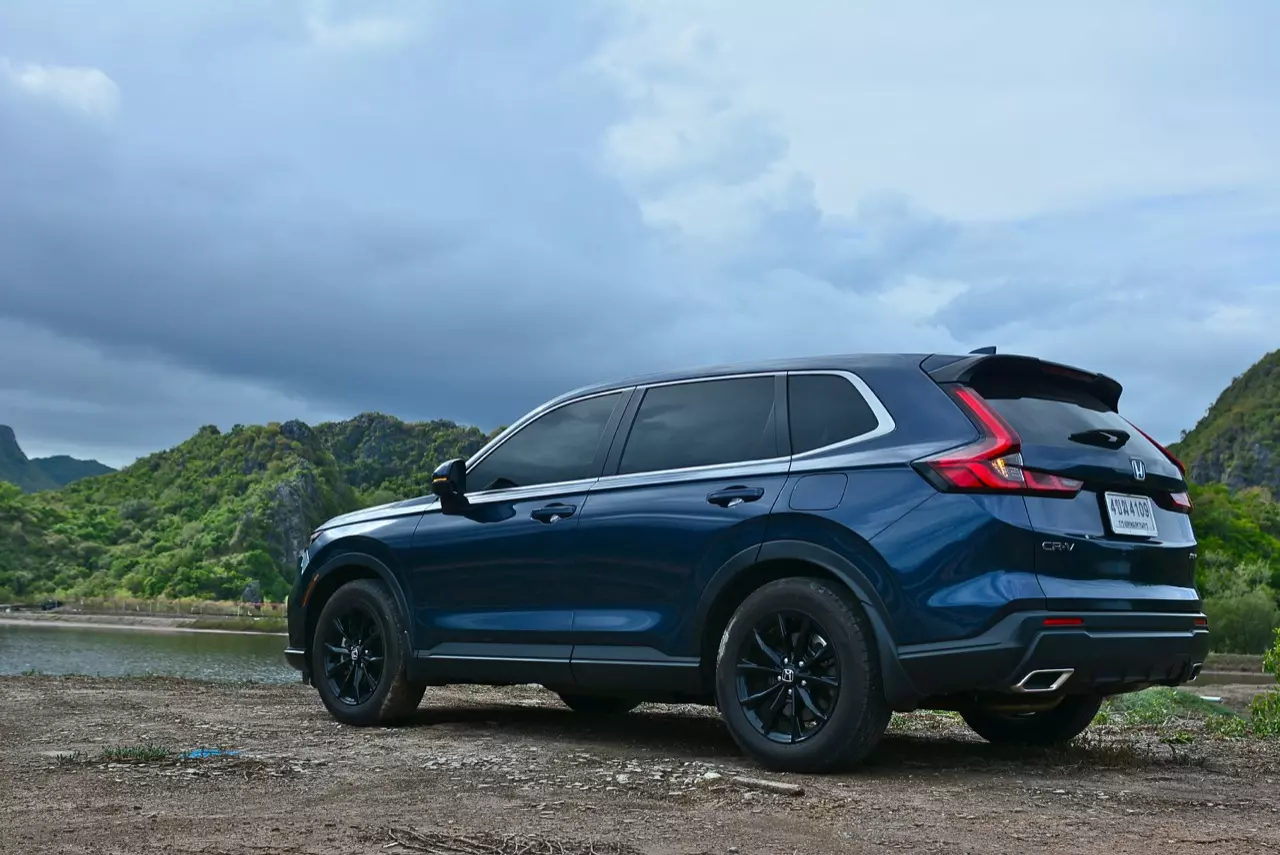 17 กิโลลิตร กับเบาะดูดวิญญาณ ทดสอบ HONDA CR-V ES e:HEV 2WD 5 ที่นั่ง