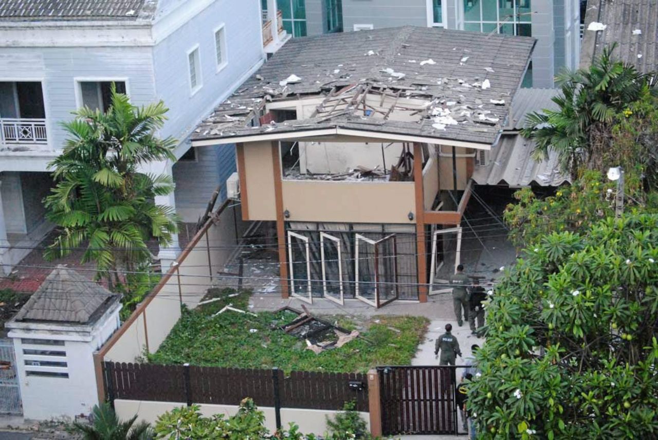 สภาพบ้านเช่า ซอยปรีดีพนมยงค์ 31 พังยับจากแรงระเบิดปี 2555