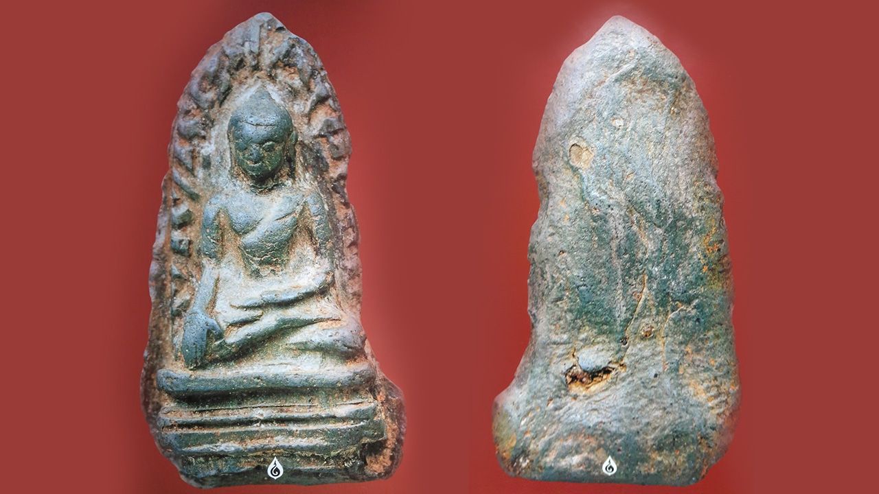 พระรอด พิมพ์ใหญ่ เนื้อเขียว กรุวัดมหาวัน ของ นพ.มาณพ โกวิทยา (ห้าดาว)