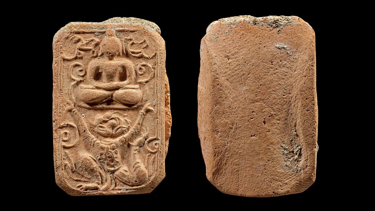 พระพิมพ์หนุมานทรง เครื่อง หลวงพ่อปาน วัดบาง-นมโค จ.พระนครศรีอยุธยา ของ วิสูตร เจริญยนต์.