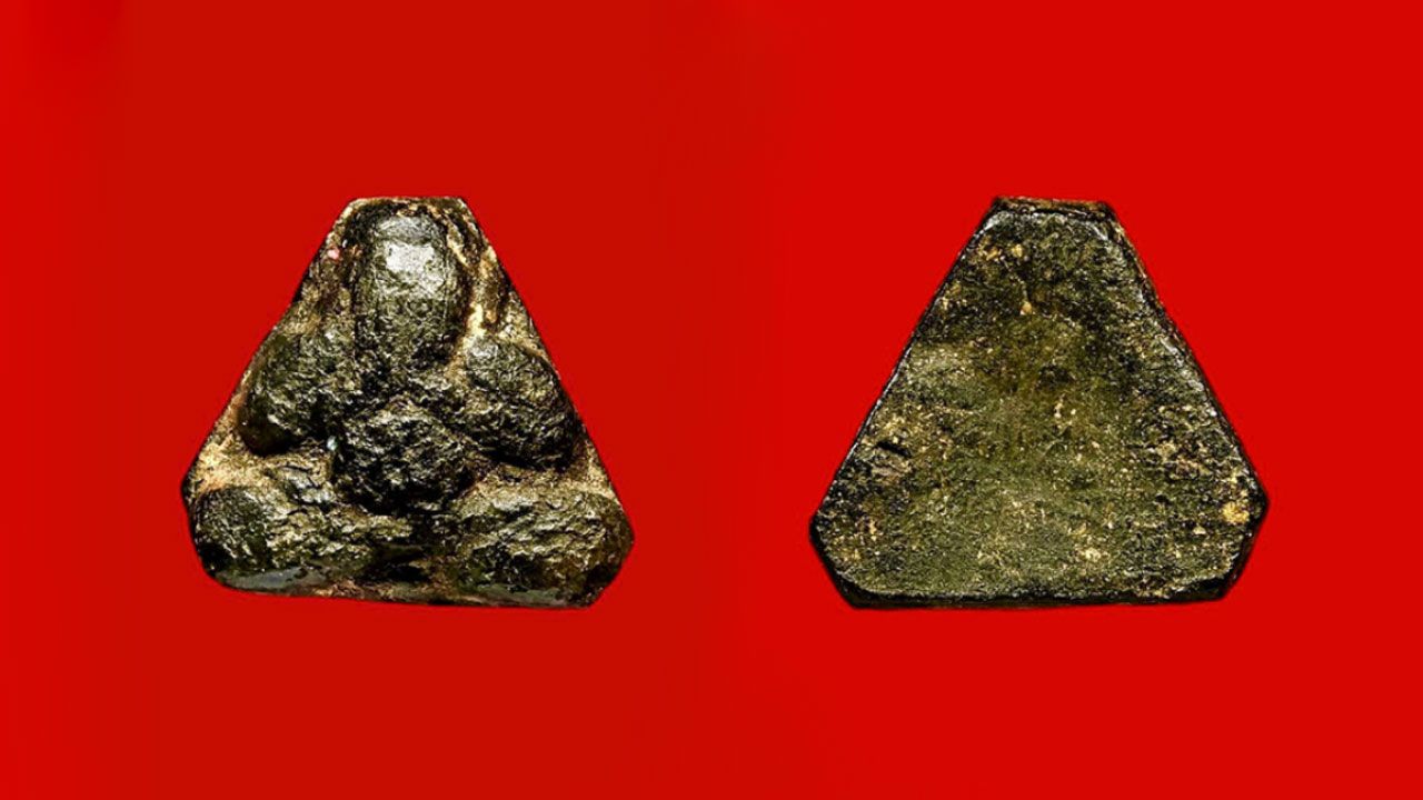 พระปิดตา เนื้อผงคลุกรัก เสด็จฯ กรมหลวงชุมพรเขตอุดมศักดิ์วังนางเลิ้ง  ของศูนย์พระเครื่องธนบุรี.