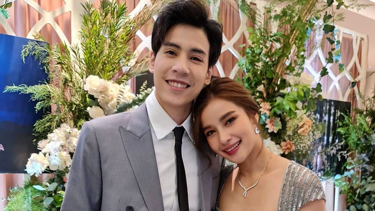 ช่วงนี้ก็ขยันโชว์ความหวานเหมือนกัน หนุ่ม เจษ–เจษฎ์พิพัฒ ควงคู่สาว วิว–วรรณรท มาร่วมงานวิวาห์ของพี่ชาย เห็นภาพที่โพสต์โชว์แล้ว โอบกอดแนบชิด ติดกัน หวานยิ่งกว่าเจ้าบ่าวเจ้าสาวอีก.