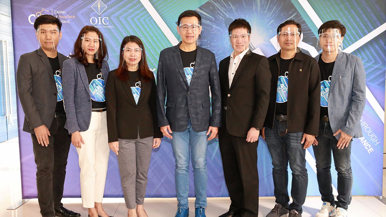 ส่งเสริม ดร.สุทธิพล ทวีชัยการ แถลงข่าวจัดงาน “OIC InsurTech Award 2020” การประกวดนวัตกรรมเทคโนโลยีด้านการประกันภัย โดยมี ดร.ธรรม์ธีร์ สุกโชติรัตน์, มยุรินทร์ สุทธิรัตนพันธ์ และ ประภาภัสร์ กุลปวโรภาส มาร่วมงานด้วย ที่ สนง.คปภ. วันก่อน.