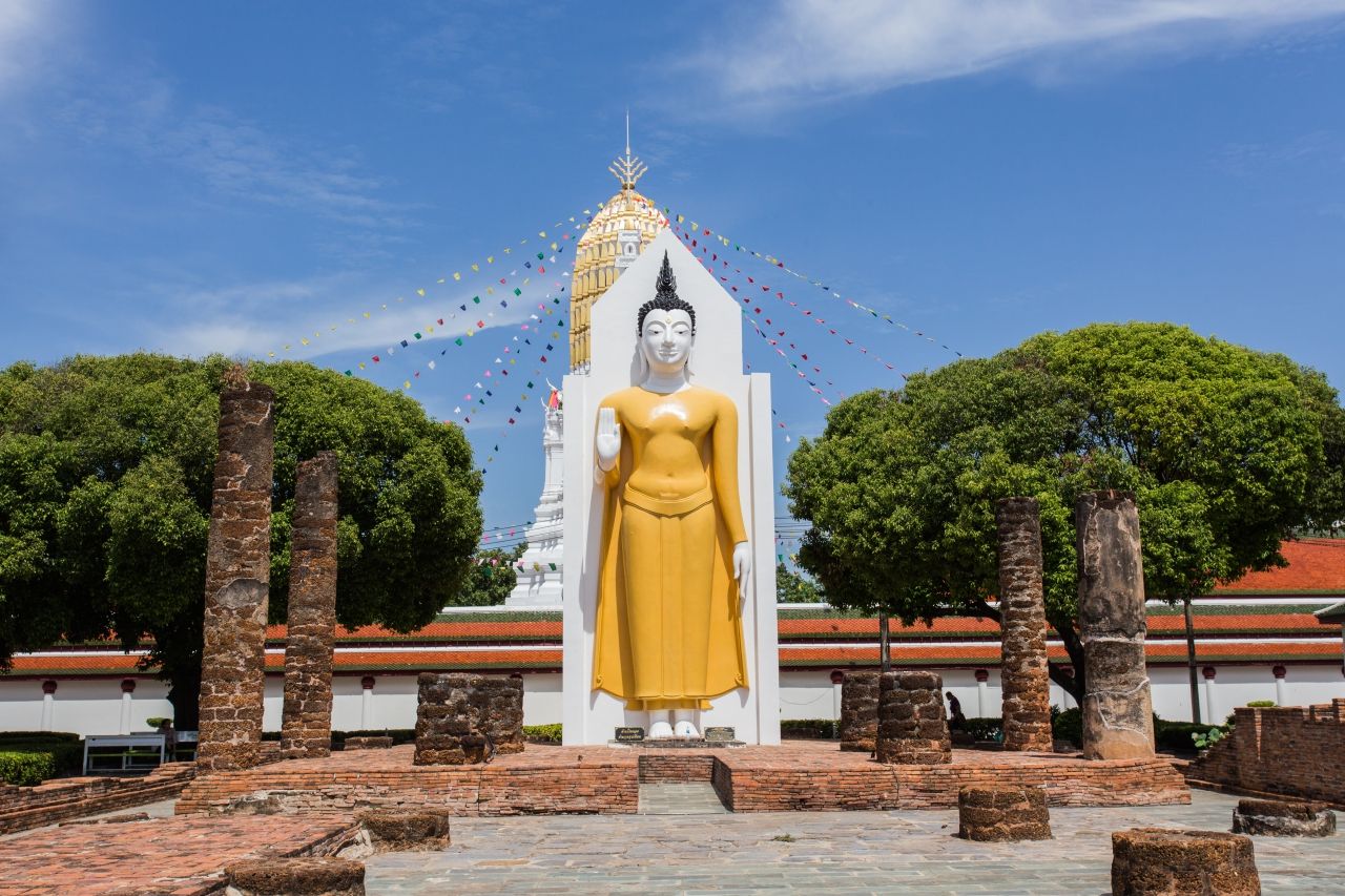 พระอัฏฐารส พระพุทธรูปยืนปางห้ามญาติ 