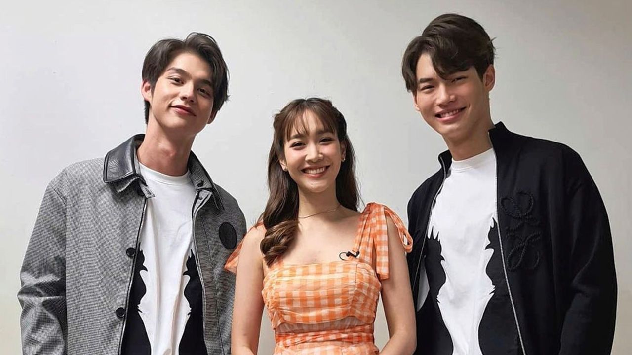 เป็นข้อยืนยันว่าเป็นแฟนคลับตัวจริง เซลฟี่ตั้งแต่บทเวที “วู้ดดี้ โชว์” ยังไม่สะใจ ถ่ายรายการเสร็จ มิน-พีชญา ยังมาขอถ่ายรูปคู่-รูปเดี่ยวกับ ไบร์ท&วิน ต่ออีกรัวๆ ...เดี๋ยวหนุ่ม โอ๊ต หึงน้า!