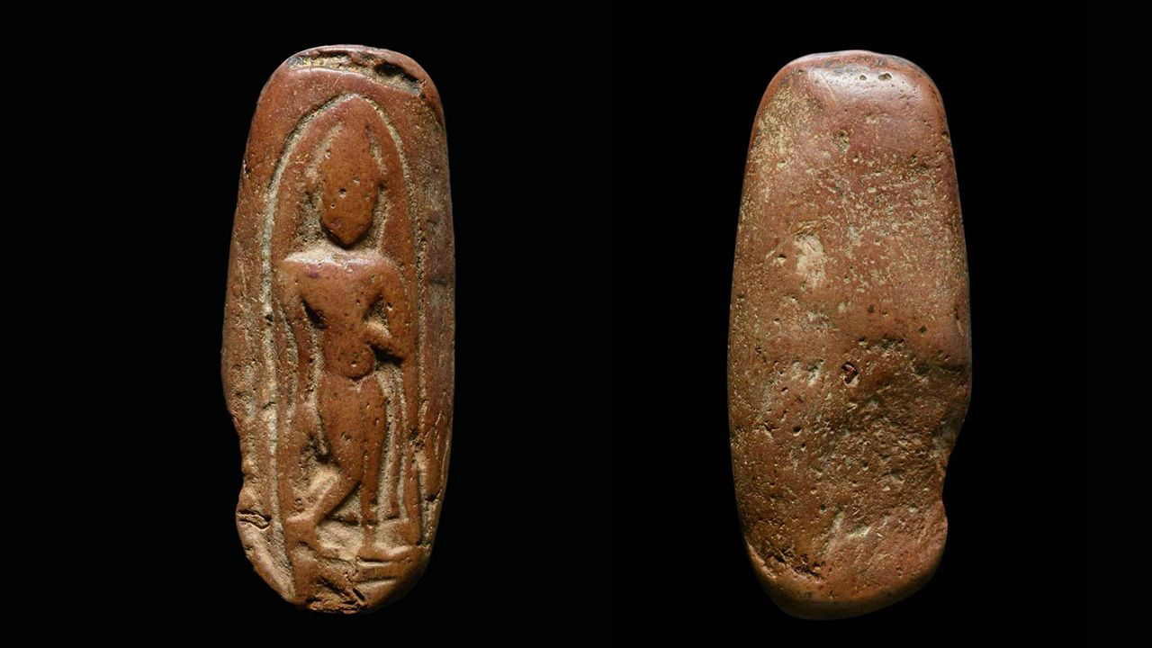 พระกำแพงลีลา เม็ดขนุน กรุลานทุ่งเศรษฐี ของ ศุภชัย สายัณห์.