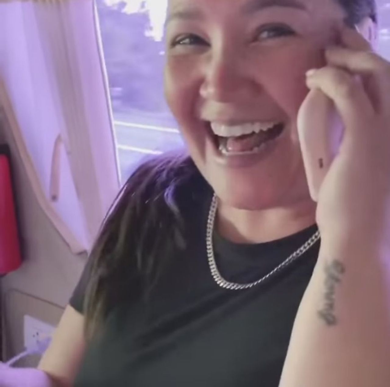 โมเมนต์ตอนรู้ว่าถูกหวย ขอบคุณภาพจากไอจี @tataamitayoung