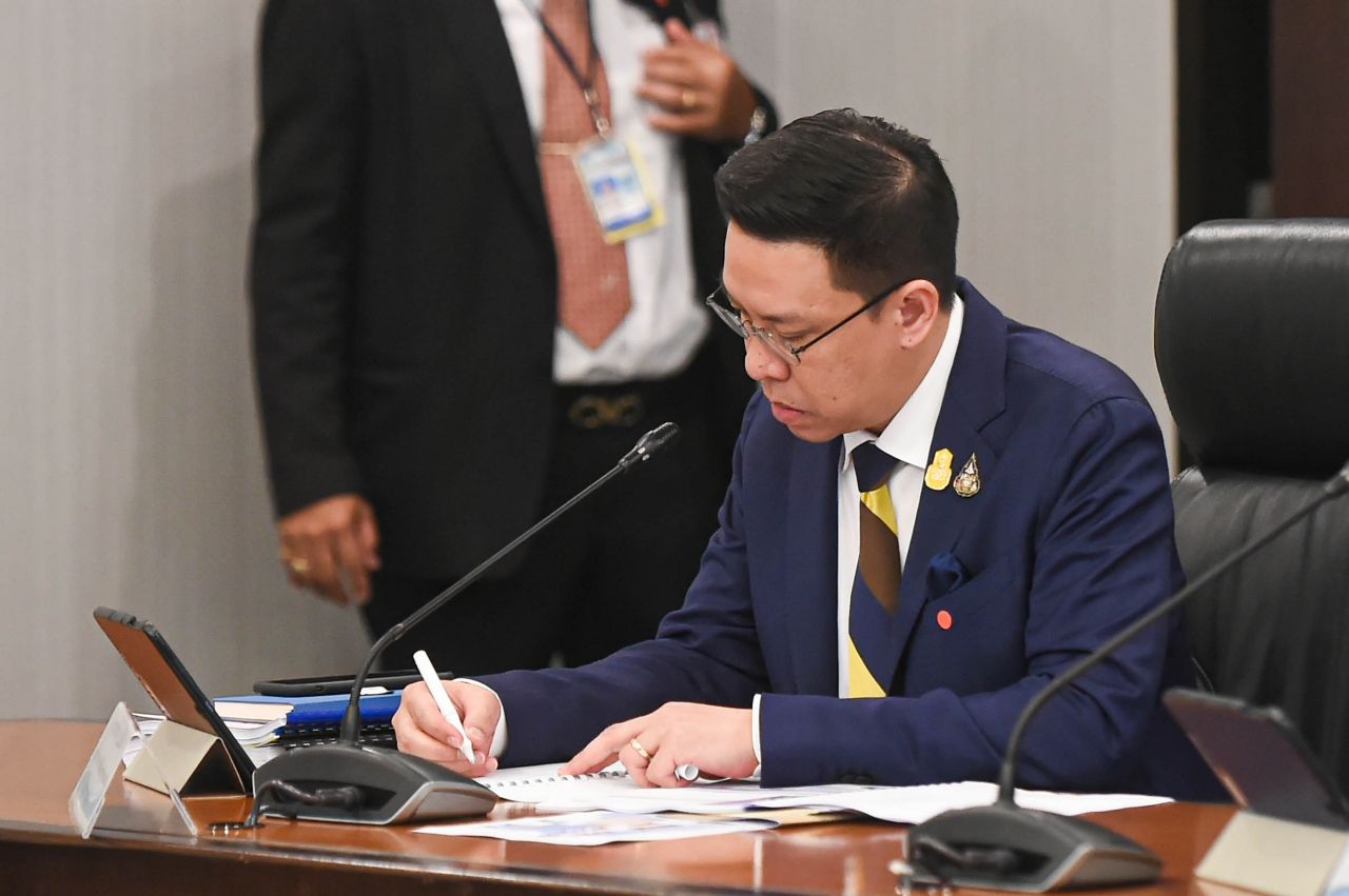 พุทธิพงษ์ ปุณณกันต์ รัฐมนตรีว่าการกระทรวงดิจิทัลเพื่อเศรษฐกิจและสังคม