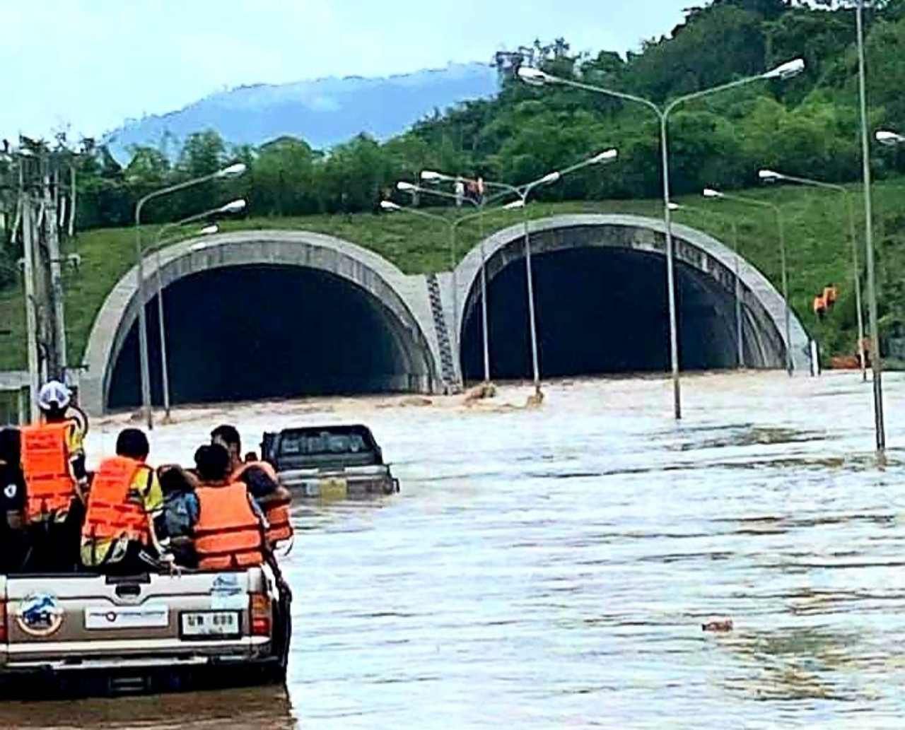 สภาพอุโมงค์ทับลาน ถนนสาย 304 
