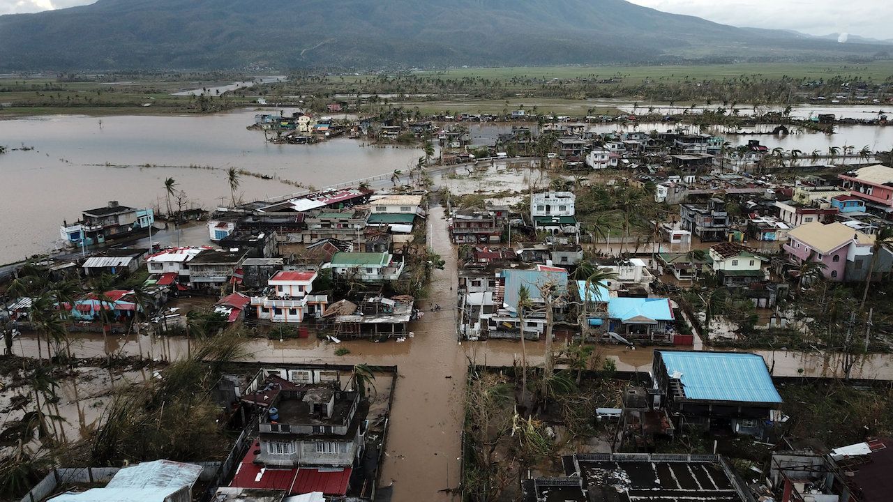 น้ำท่วมบ้านเรือนที่เมืองมาลิเนา จังหวัดอัลเบย์