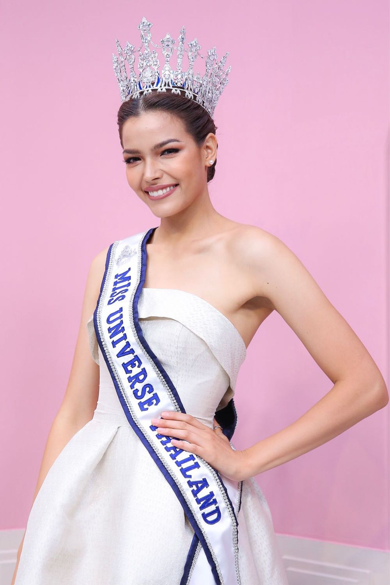 ฟ้าใส ปวีณสุดา ขอบคุณภาพจากอินเทอร์เน็ต