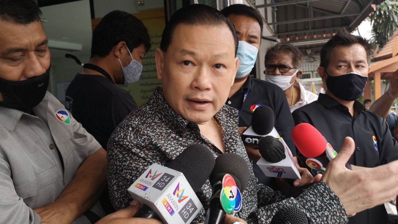 อดีตรองต่อ ผู้กว้างขวาง