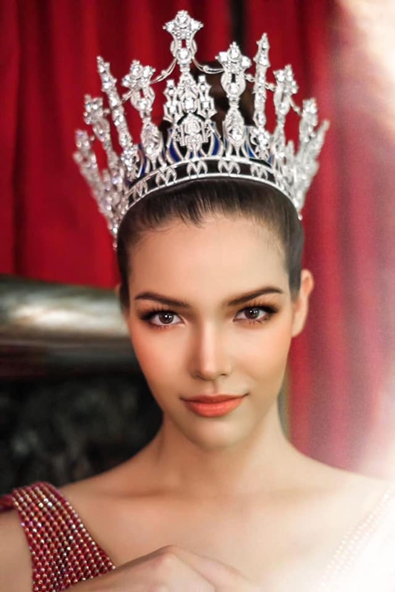 ฟ้าใส ปวีณสุดา ขอบคุณภาพจากเฟซบุ๊ก Paweensuda Drouin