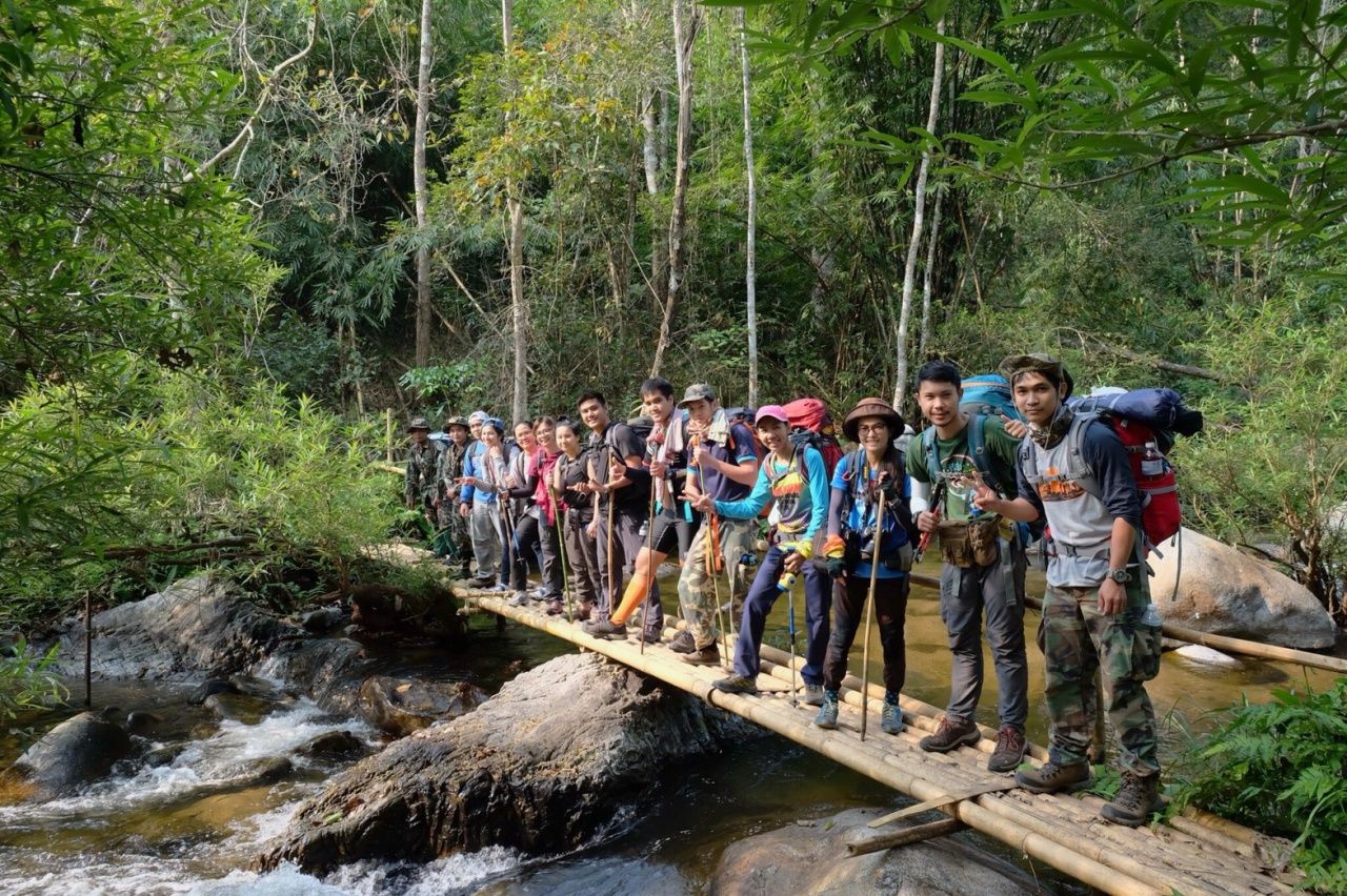 เดินทางเป็นคณะ ครั้งละ  12 คนเท่านั้น  