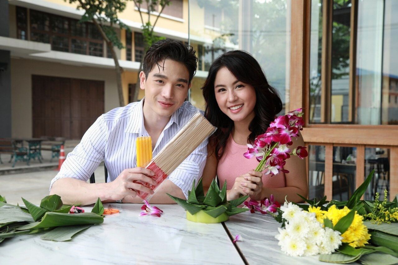 ธูปเทียนเตรียมพร้อม.