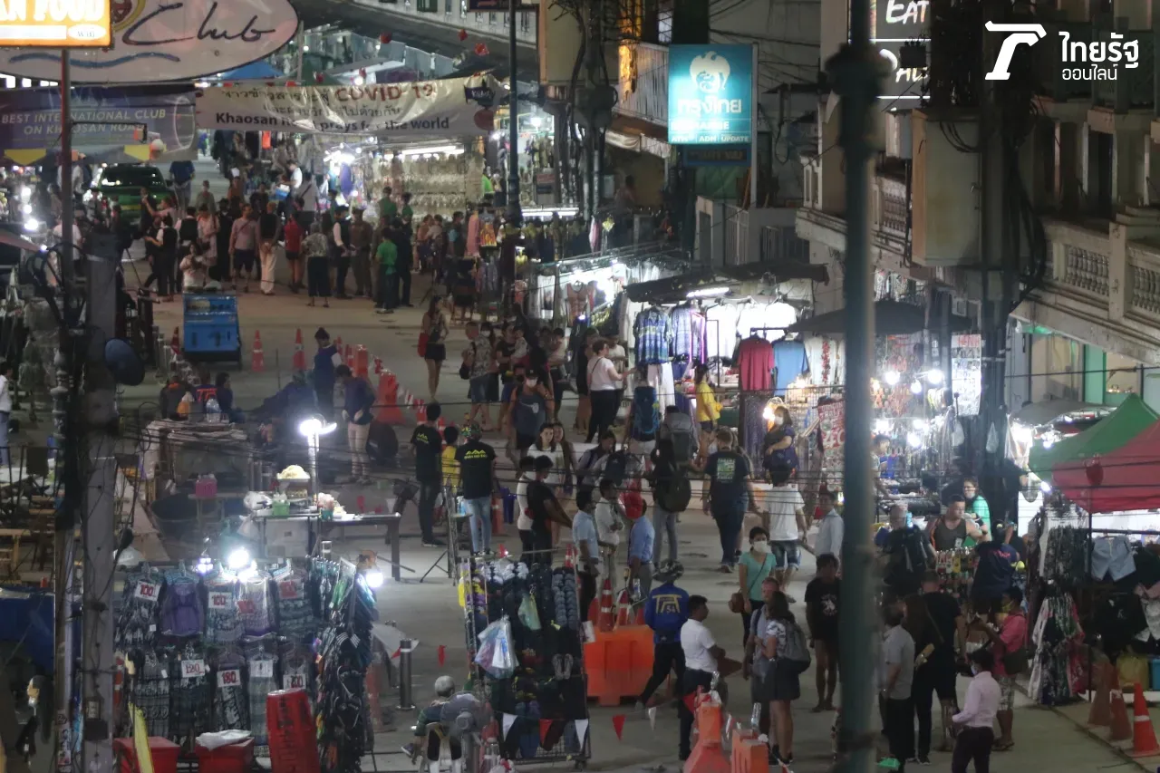ถนนข้าวสารที่คลาคล่ำไปด้วยนักท่องเที่ยวต่างชาติ ที่กว่าจะกลับมาคึกคักต้องให้สถานการณ์โควิด-19 (COVID-19) สิ้นสุด