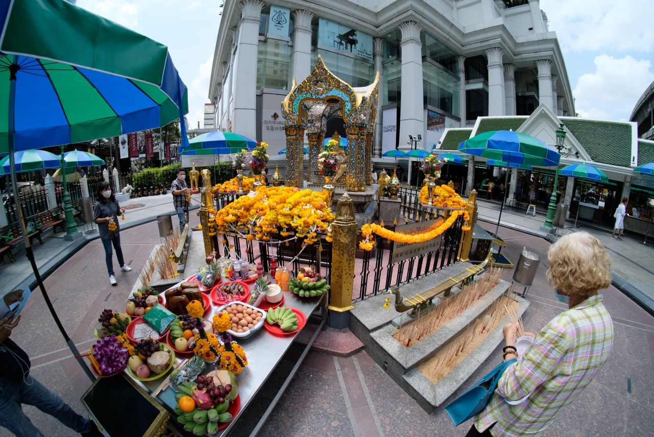ศาลท้าวมหาพรหม แยกราชประสงค์ (บันทึกภาพเมื่อวันที่ 14 พ.ค.2563)