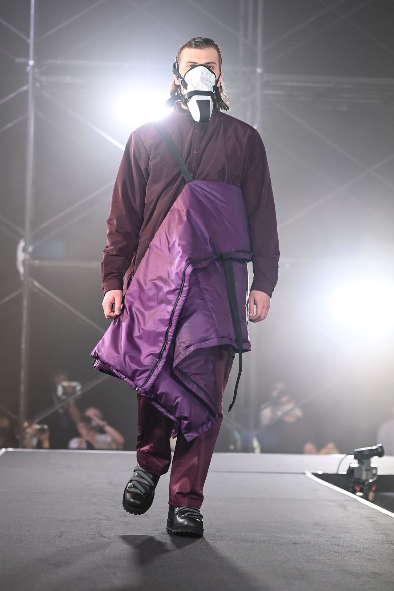 แบรนด์ Meanswhile ของดีไซเนอร์ชาวญี่ปุ่น Naohiro Fujisaka ในคอลเลกชัน Spring/Summer  2021 ที่ Tokyo Fashion Week เมื่อวันที่ 14 ต.ค.2563