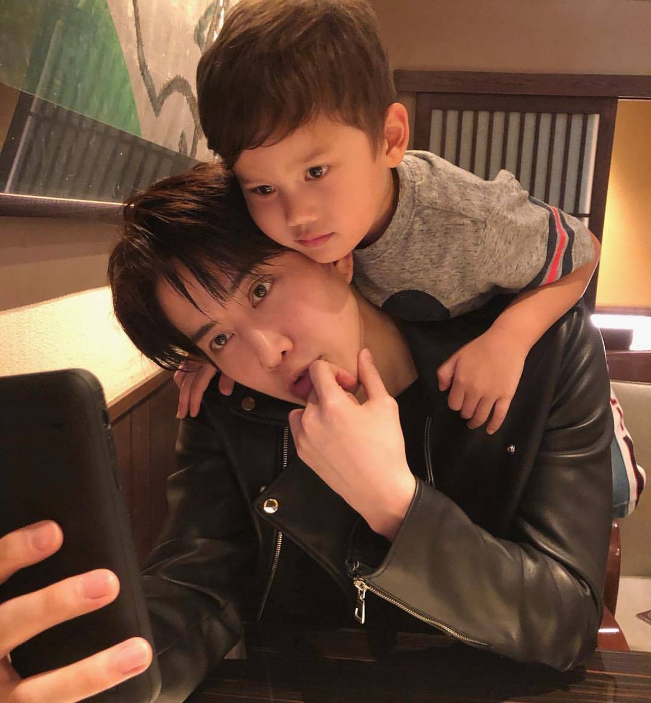 ไมค์-น้องแม็กซ์เวลล์ ขอบคุณภาพจากไอจี @m1keangelo