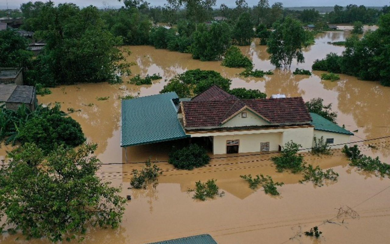 น้ำท่วมในจังหวัด Quang Tri   ประเทศเวียดนาม