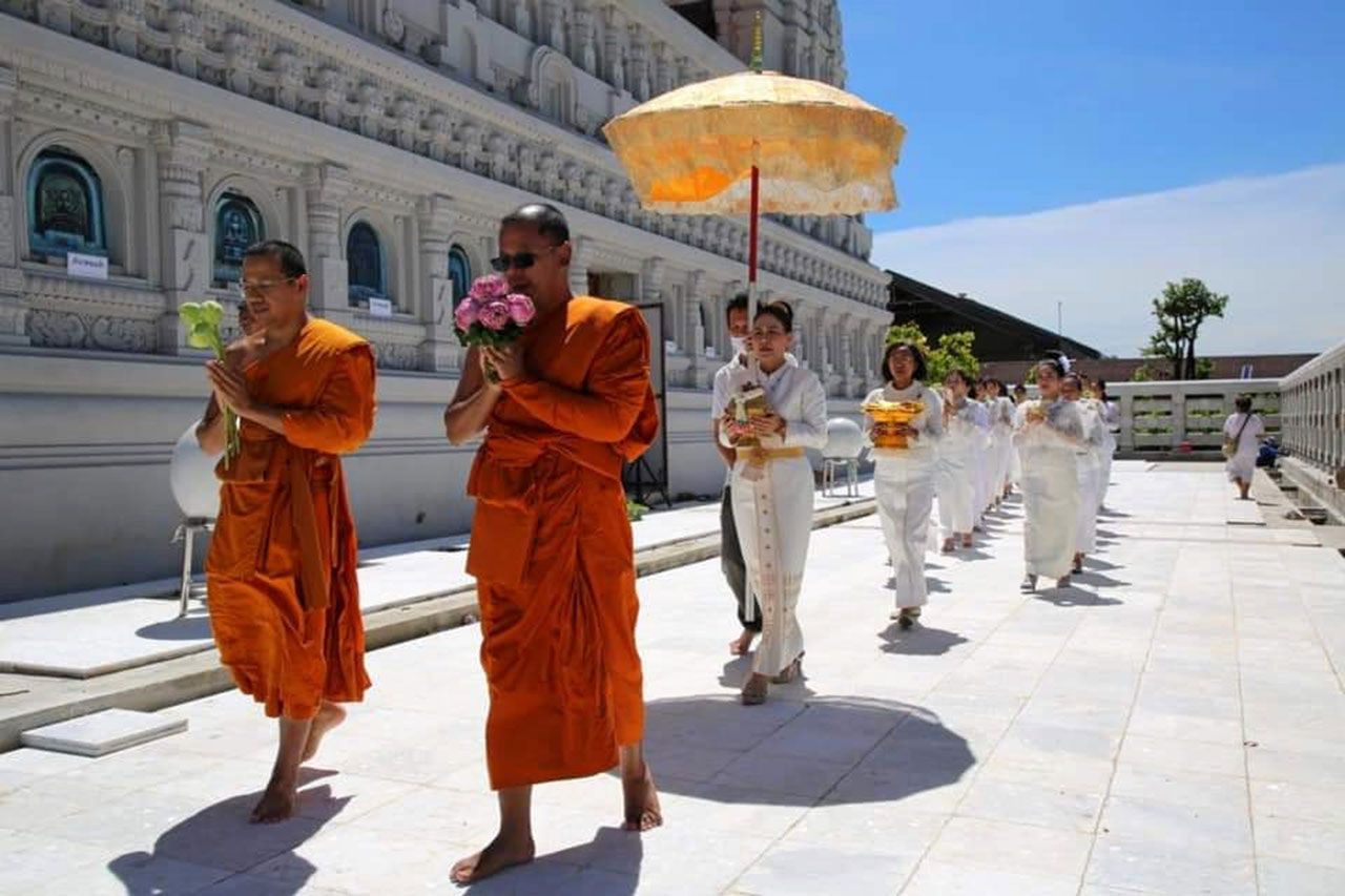 คณะสงฆ์และพุทธศาสนิกชนปฏิบัติธรรมที่วัดสุวรรณภูมิพุทธชยันตี จ.สมุทรปราการ.