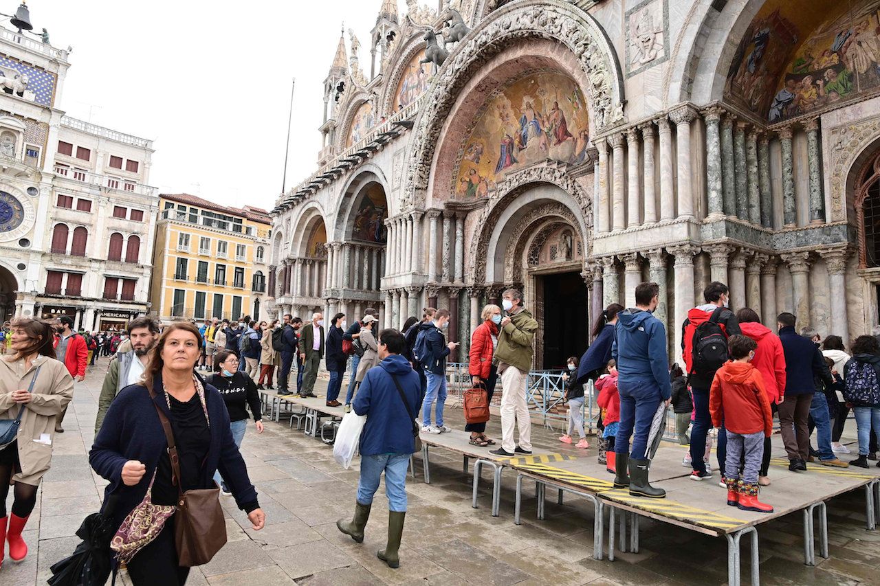 ปกติเมื่อคลื่นมาจะมีน้ำท่วม แต่วันนี้น้ำแห้ง