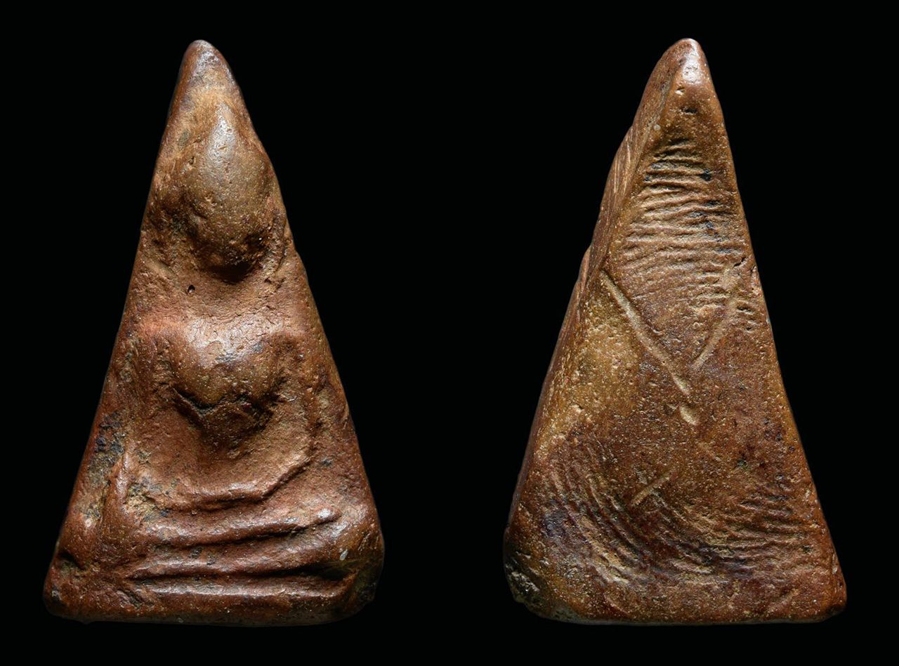 พระผงสุพรรณ หน้ากลาง กรุวัด พระศรีรัตนมหาธาตุ อ.เมือง จ.สุพรรณบุรี ของ เปี้ย ท่าพระจันทร์.