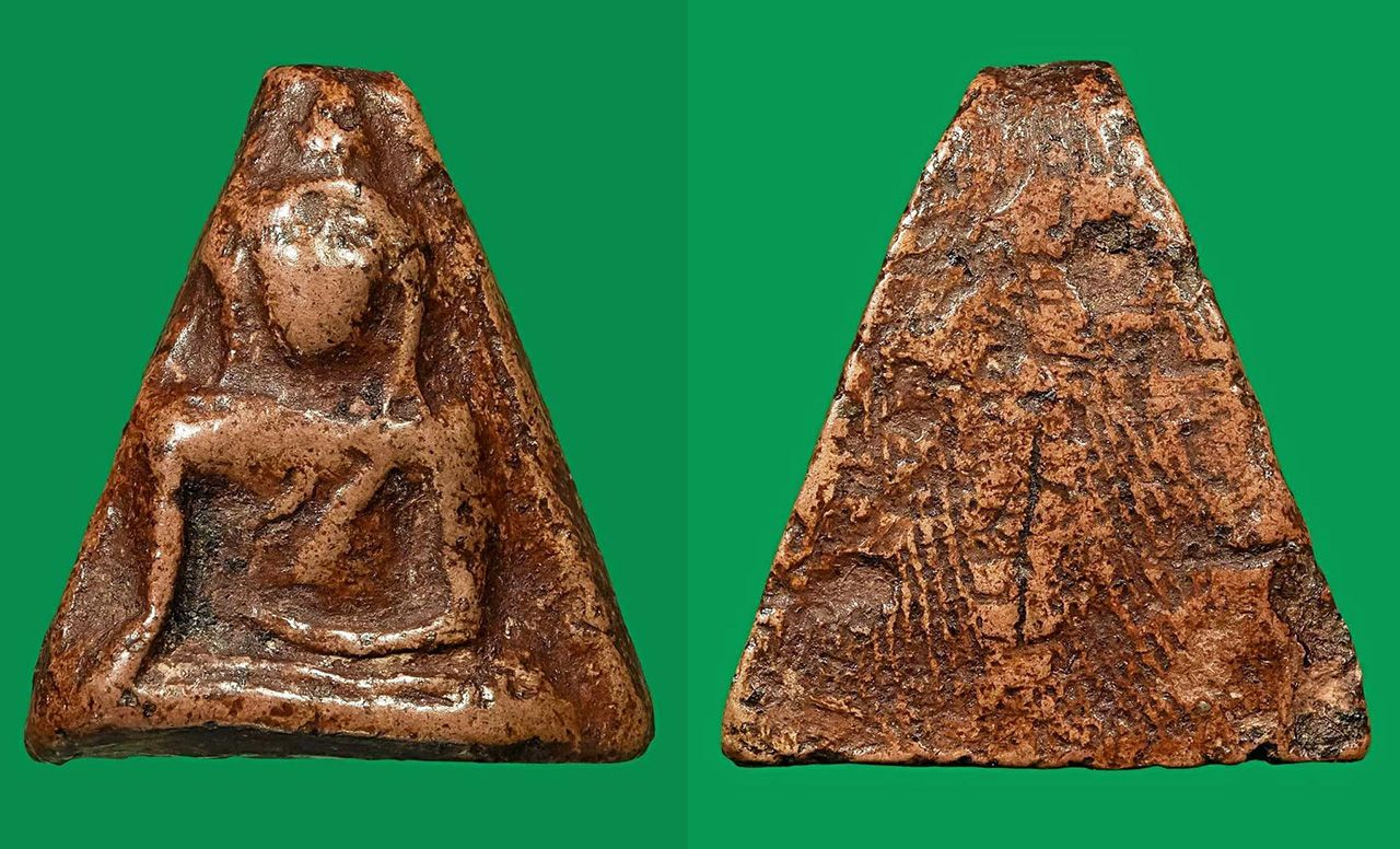 พระนางพญา พิมพ์สังฆาฏิ กรุวัดนางพญา อ.เมือง จ.พิษณุโลก ของ ศุภชัย สายัณห์.