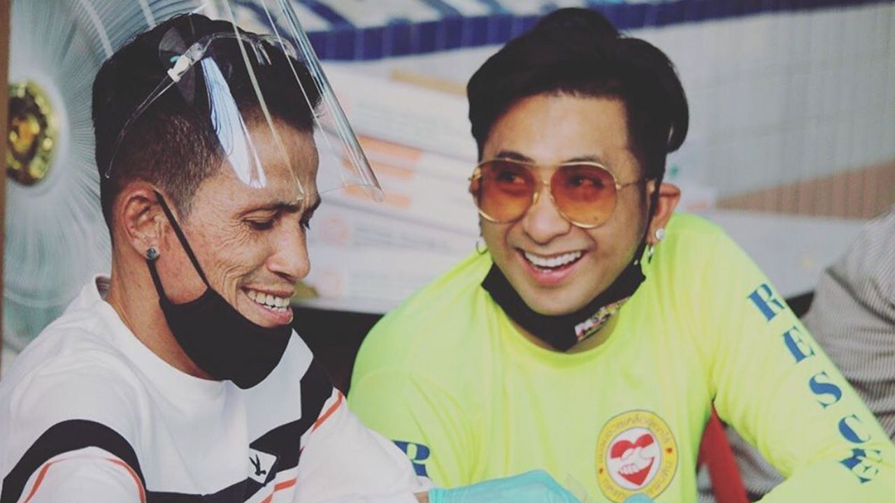 บอล เชิญยิ้ม และโรเบิร์ต สายควัน