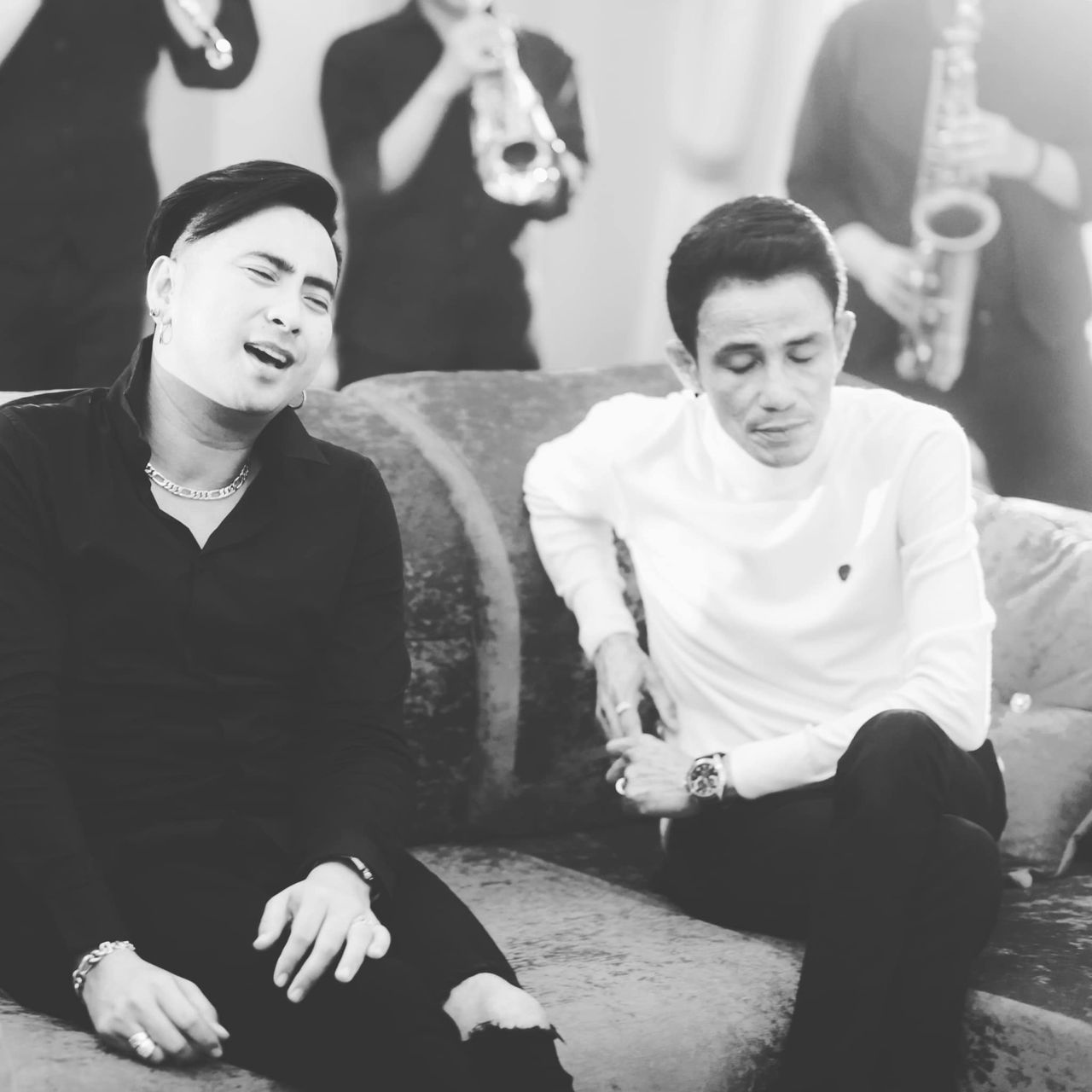 บอล เชิญยิ้ม และโรเบิร์ต สายควัน ขอบคุณภาพจากเฟซบุ๊ก บอล เชิญยิ้ม 