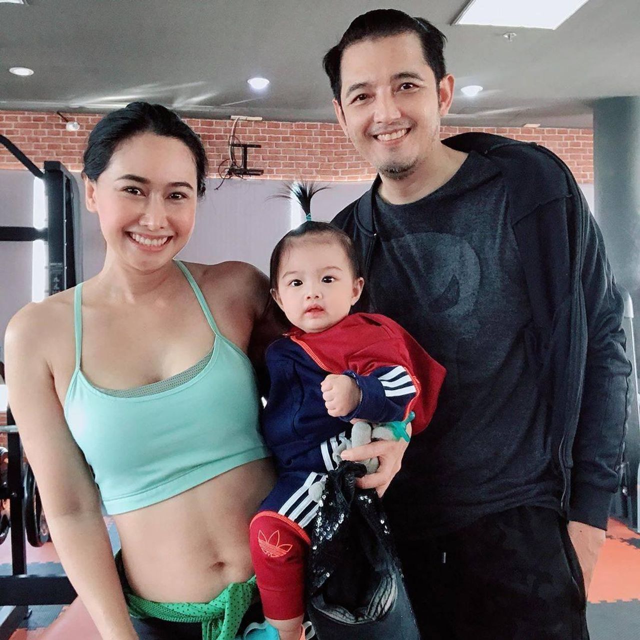 หนุ่ม-ติ๊ก และน้องวีจิ ลูกสาว ขอบคุณภาพจากไอจี @mama.veeji