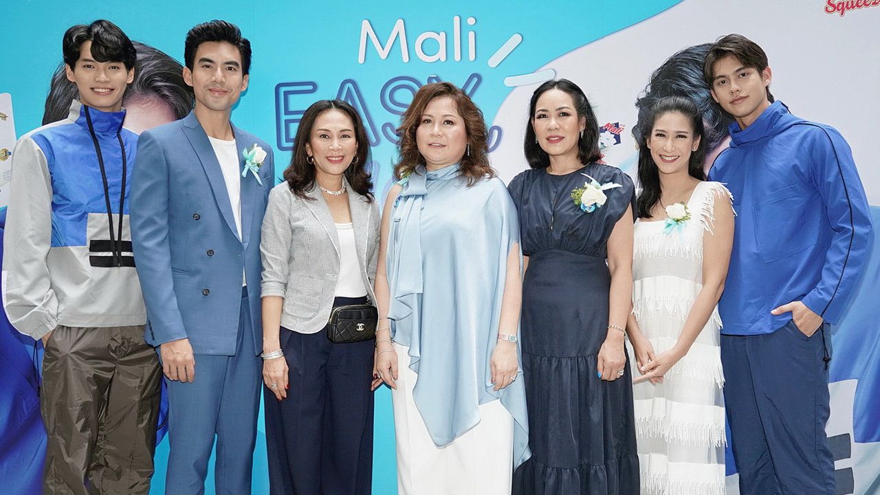 ถูกอกถูกใจ - พิมพ์ จารุเศรณี จัดงานเปิดตัวผลิตภัณฑ์ใหม่ “มะลิ Easy Squeeze อร่อยง่ายทุกครั้งที่เท Easy, No Messy” พร้อมเปิดตัวพรีเซนเตอร์คู่จิ้นสุดฮอต ไบร์ท-วชิรวิชญ์ ชีวอารี และ วิน-เมธวิน โอภาสเอี่ยมขจร โดยมี เต๋อ-ฉันทวิชช์ และ ป๊อก-ปิยธิดา มาร่วมงาน ที่ดิ เอ็มควอเทียร์ วันก่อน.