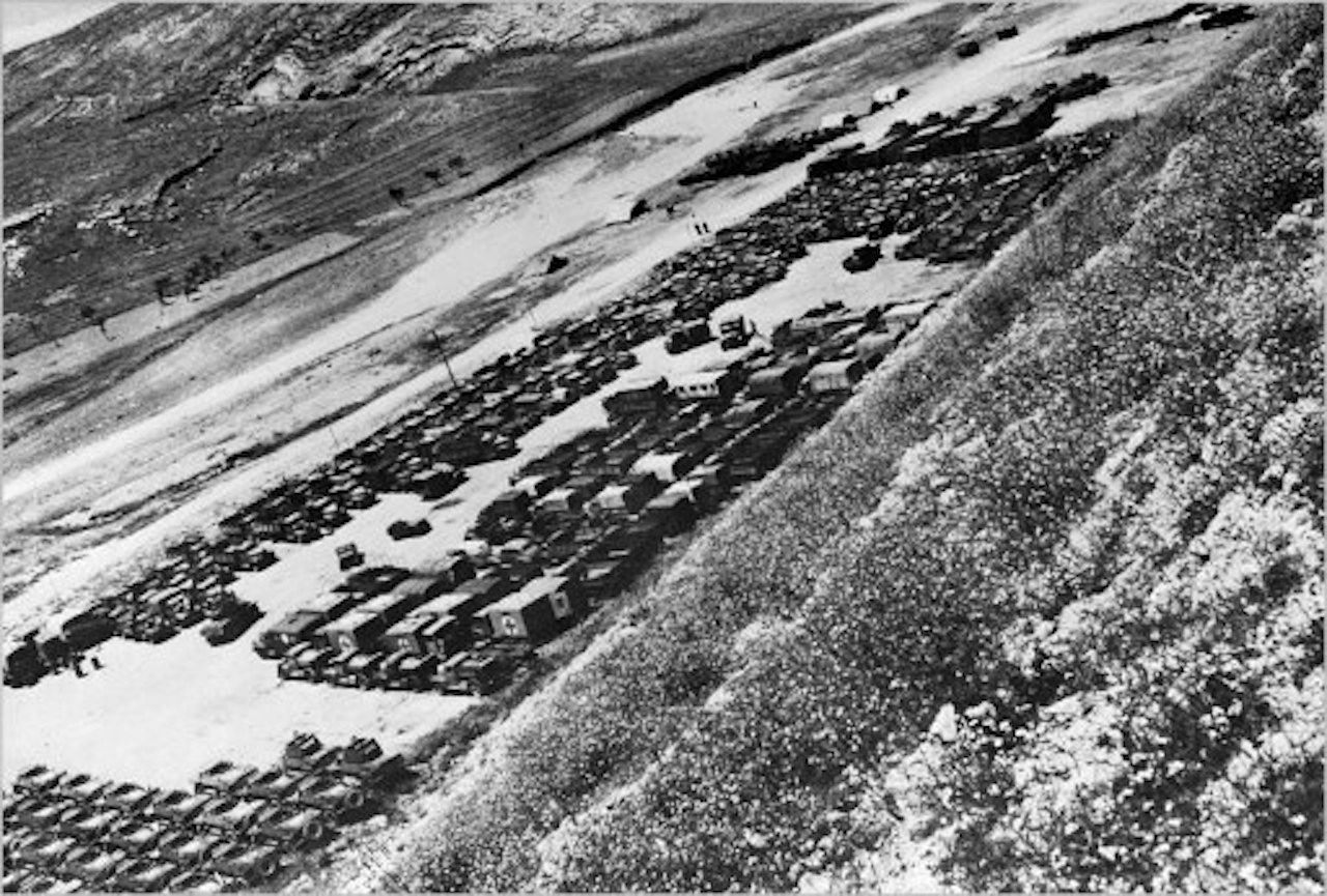 ยุทโธปกรณ์ของกองกำลังพันธมิตรอาหรับประชิดชายแดนอิสราเอล ก่อนบุกโจมตีชาวยิวในปาเลสไตน์