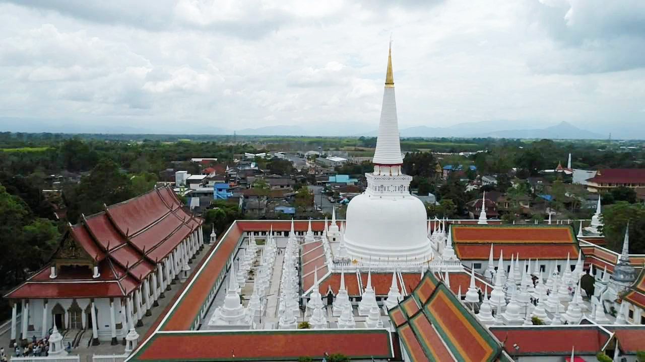 พระบรมธาตุเจดีย์ ตั้งอยู่ภายในวัดพระมหาธาตุวรมหาวิหาร อ.เมืองนครศรีธรรมราช เป็นที่บรรจุพระบรมสารีริกธาตุ เป็นโบราณสถานสำคัญที่สุดแห่งหนึ่งของภาคใต้.