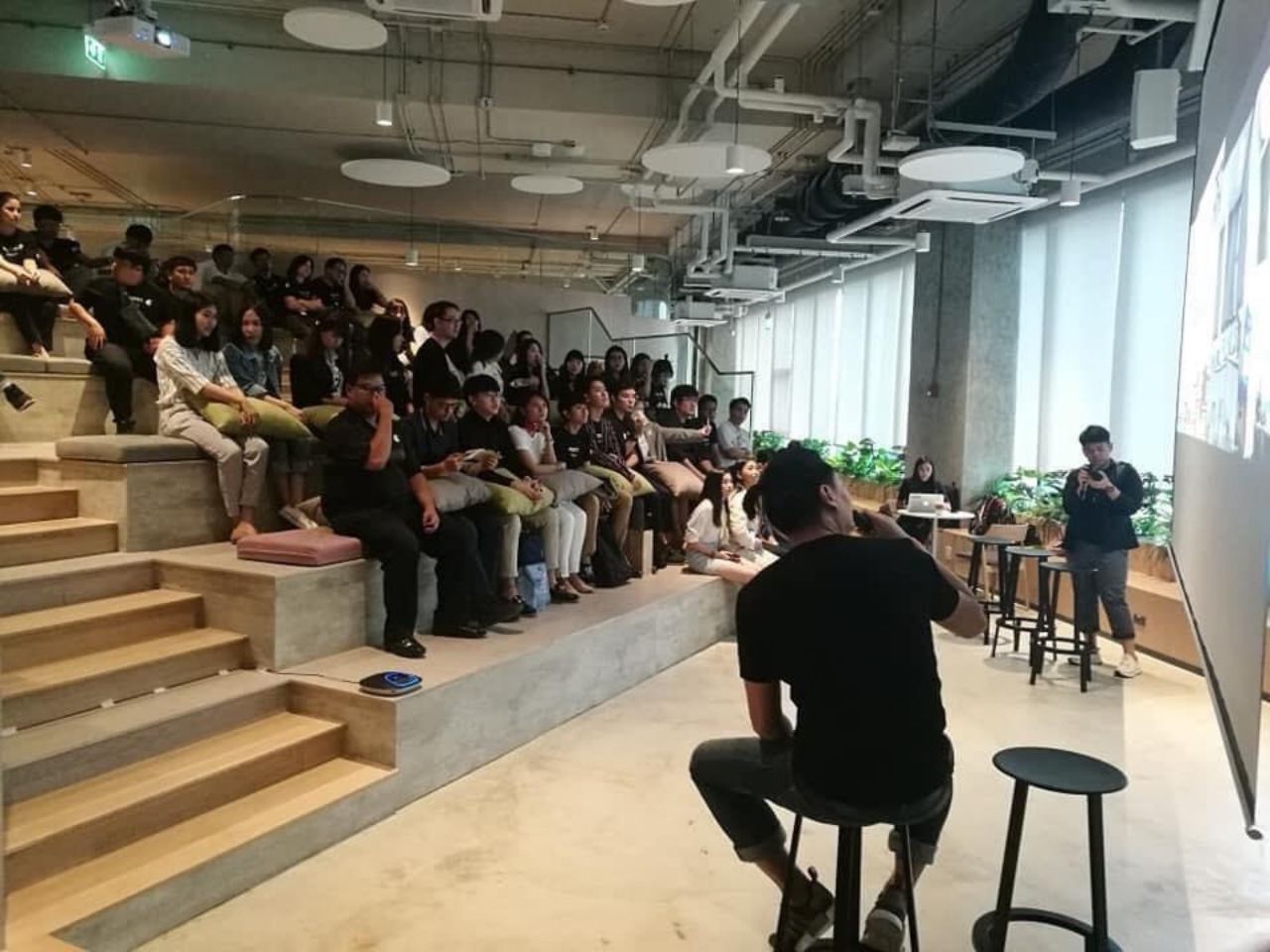 ผู้บริหารและพนักงานที่ต้องเชื่อไปด้วยกันว่าบริการของตัวเองสามารถแก้ปัญหาให้ผู้ใช้บริการได้