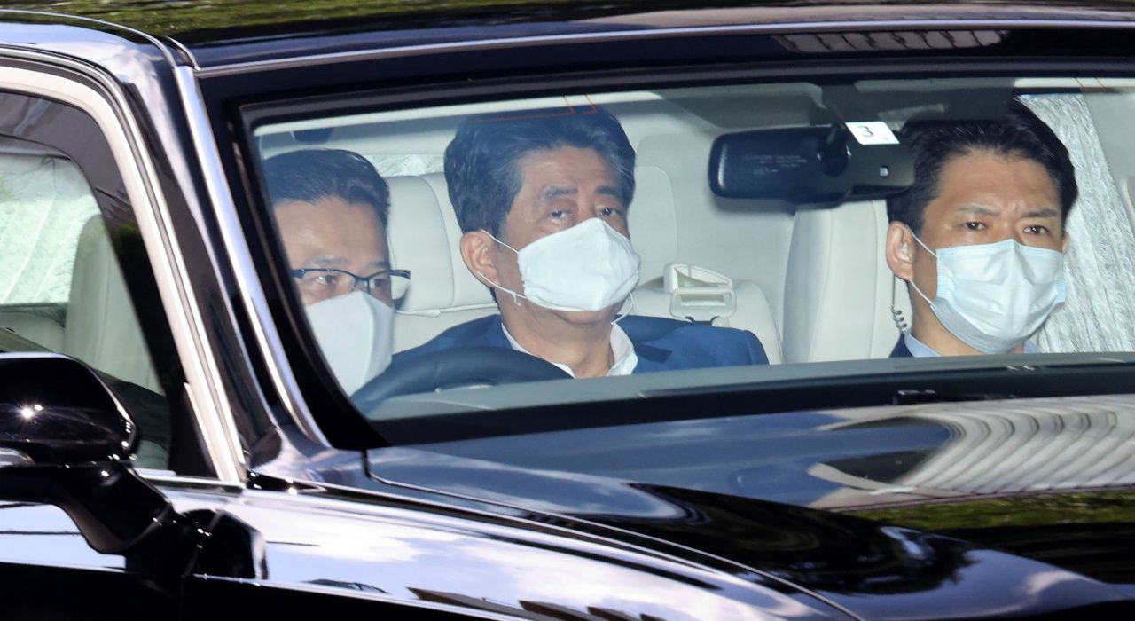 ภาพของนายอาเบะ ขณะกำลังเดินทางไปยังโรงพยาบาล