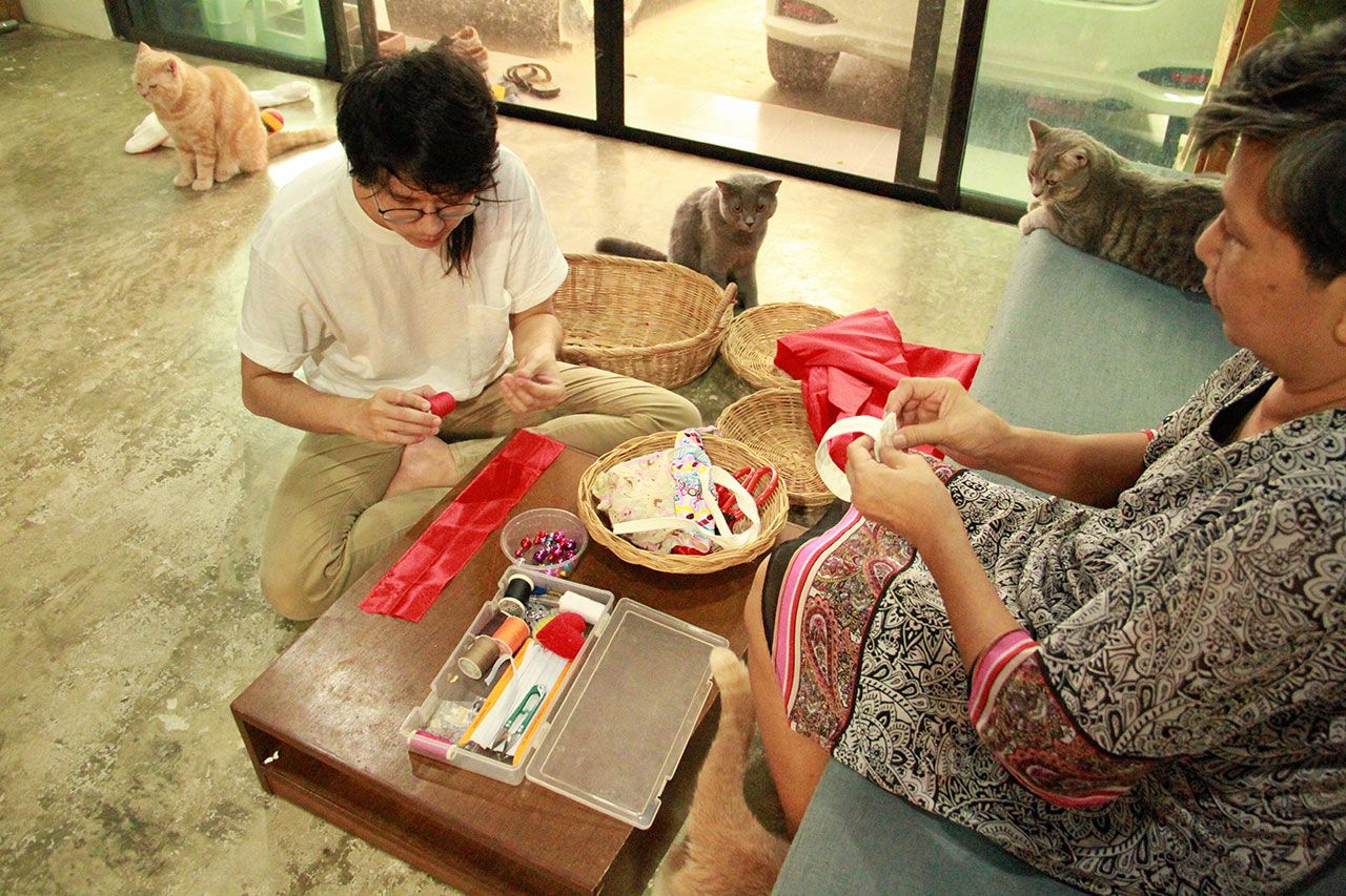 เฝ้าไม่ห่างจริงๆ