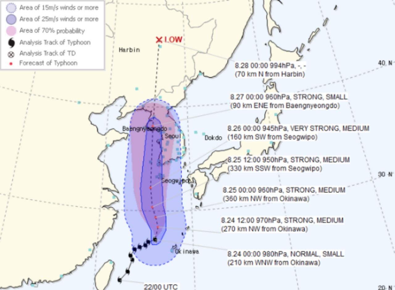 ภาพจากศูนย์อุตุนิยมวิทยาเกาหลีใต้ แสดงให้เห็นทิศทางเคลื่อนตัวของพายุไต้ฝุ่น บาวี ซึ่งเป็นไต้ฝุ่นลูกที่ 8 ของปีนี้ กำลังเคลื่อนตัวมุ่งหน้ามายังเกาหลีใต้