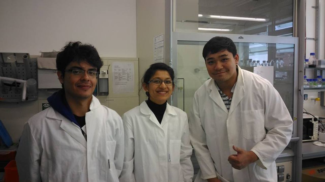 (ขวา) จอมพจน์ วงศ์เพชรอักษร