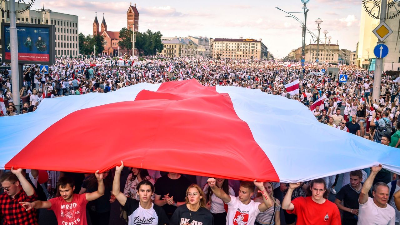 ชาวเบลารุสออกมาชุมนุมขับไล่ประธานาธิบดีอเล็กซานเดอร์ ลูเชนโก 