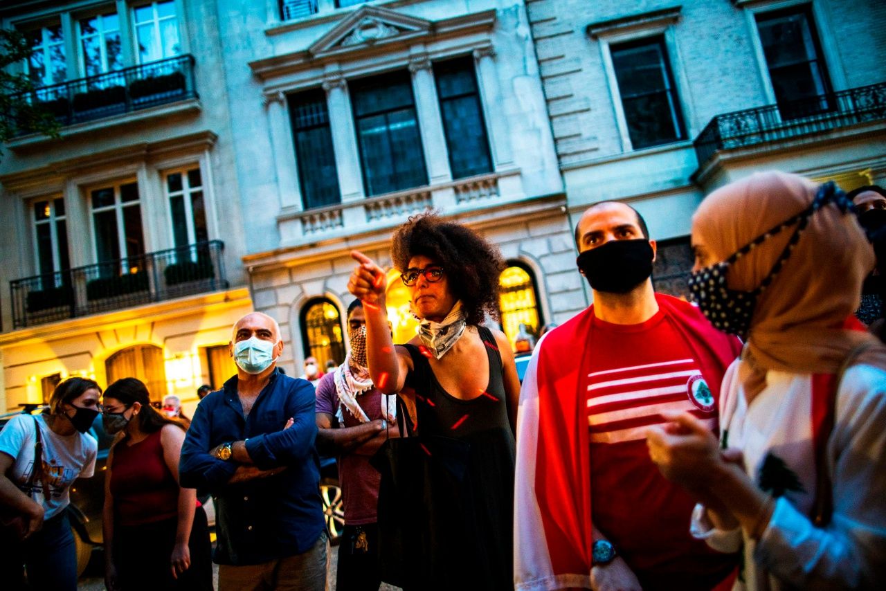 ชาวเลบานอนออกมาประท้วงรัฐบาลหลังเกิดเหตุระเบิดสุดสะเทือนขวัญในกรุงเบรุต 