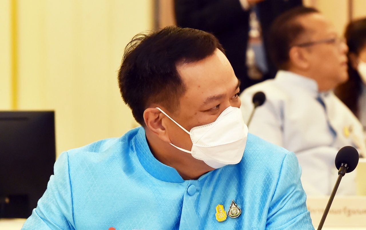 นายอนุทิน ชาญวีรกูล รองนายกรัฐมนตรีและรัฐมนตรีว่าการกระทรวงสาธารณสุข