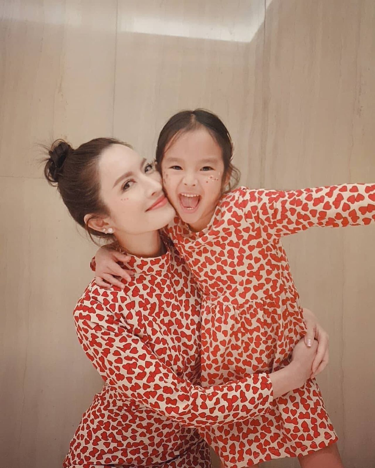 แอฟ-น้องปีใหม่ ขอบคุณภาพจากไอจี @aff_taksaorn