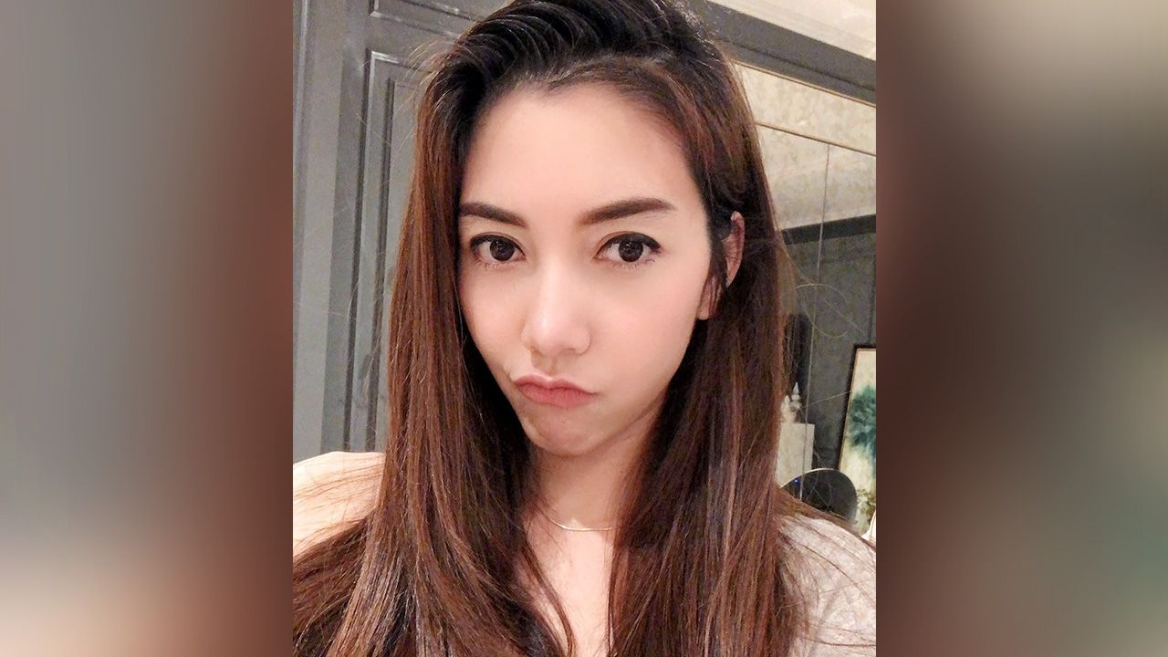 ถูก เต๋า พี่สาว แต้ว ออกมาระบุว่า วส. เป็นคนบอกเรื่องนี้กับ มดดำ...ทำให้ วุ้นเส้น แฟนเก่า ไฮโซณัย โดนเพ่งเล็งว่าคนปล่อยข่าว! มดดำ จึงต้องออกโรงอีกครั้งปฏิเสธว่า วส. ไม่เกี่ยว!
