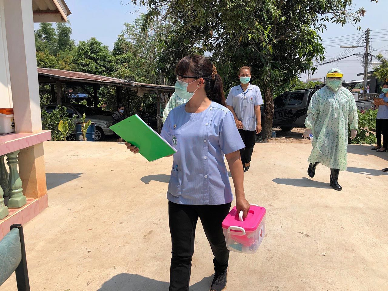 อสม. ร่วมกับเจ้าหน้าที่สาธารณสุข จ.หนองคาย ปฏิบัติหน้าที่อย่างแข็งขัน.