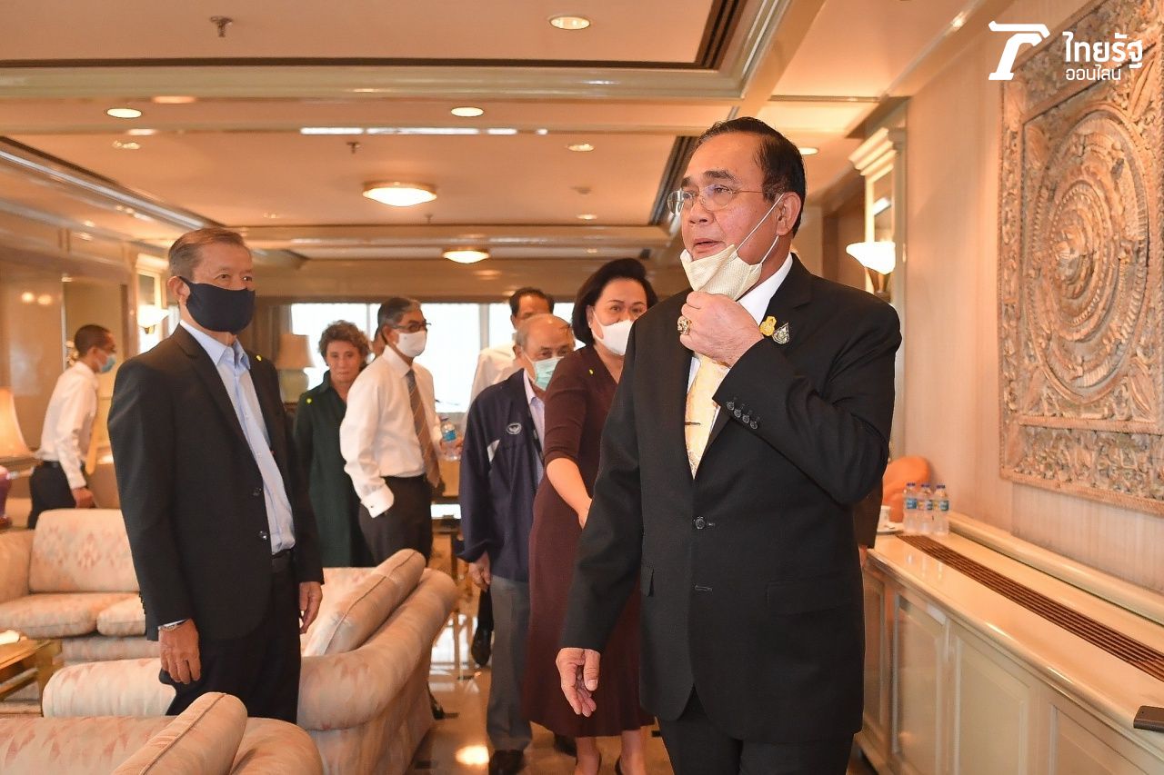 นายกฯ พูดคุยแบบเป็นกันเอง กับคณะผู้บริหาร -หัวหน้านักข่าว  