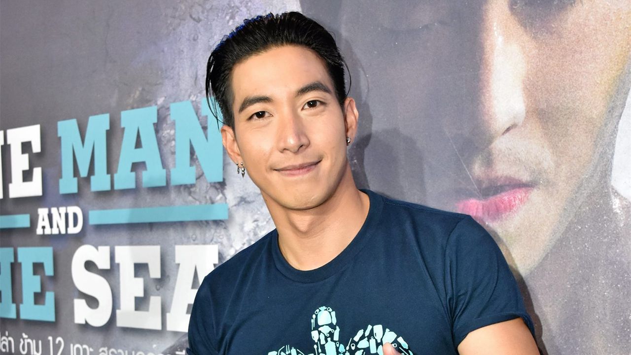 กลับจากถ่ายละครถึงบ้านดึกดื่น โตโน่–ภาคิน กับน้องสาวได้ร่วมกันทำเซอร์ไพรส์เบิร์ธเดย์คุณแม่สุดเลิฟ แต่ที่เซอร์ไพรส์ยิ่งกว่าก็คือสาว ณิชา ก็โผล่มาด้วย...สยบข่าวรักร้าวเรียบร้อย!