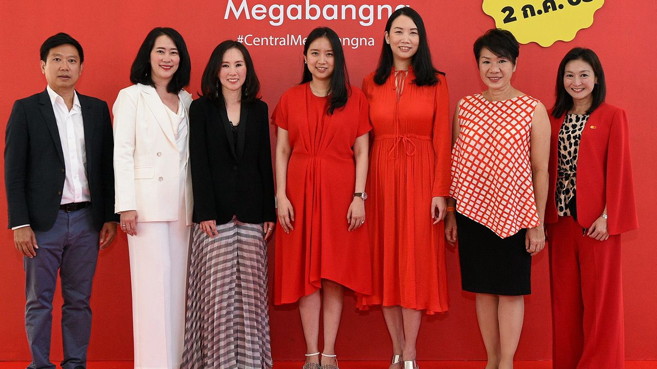 อย่าพลาด ณัฐธีรา จิราธิวัฒน์ บุญศรี, ธาพิดา นรพัลลภ, ปพิตชญา สุวรรณดี และ พลินี คงชาญศิริ เปิด Central@Megabangna ยกระดับการช็อปปิ้งกว่า 1,000 แบรนด์ดัง โดยมี ปิยวรรณ ลีละสมภพ และ ดร.ปิยะพงษ์ ธัญญศรีสังข์ มาร่วมงานด้วย ที่เซ็นทรัล เมกาบางนา วันก่อน.