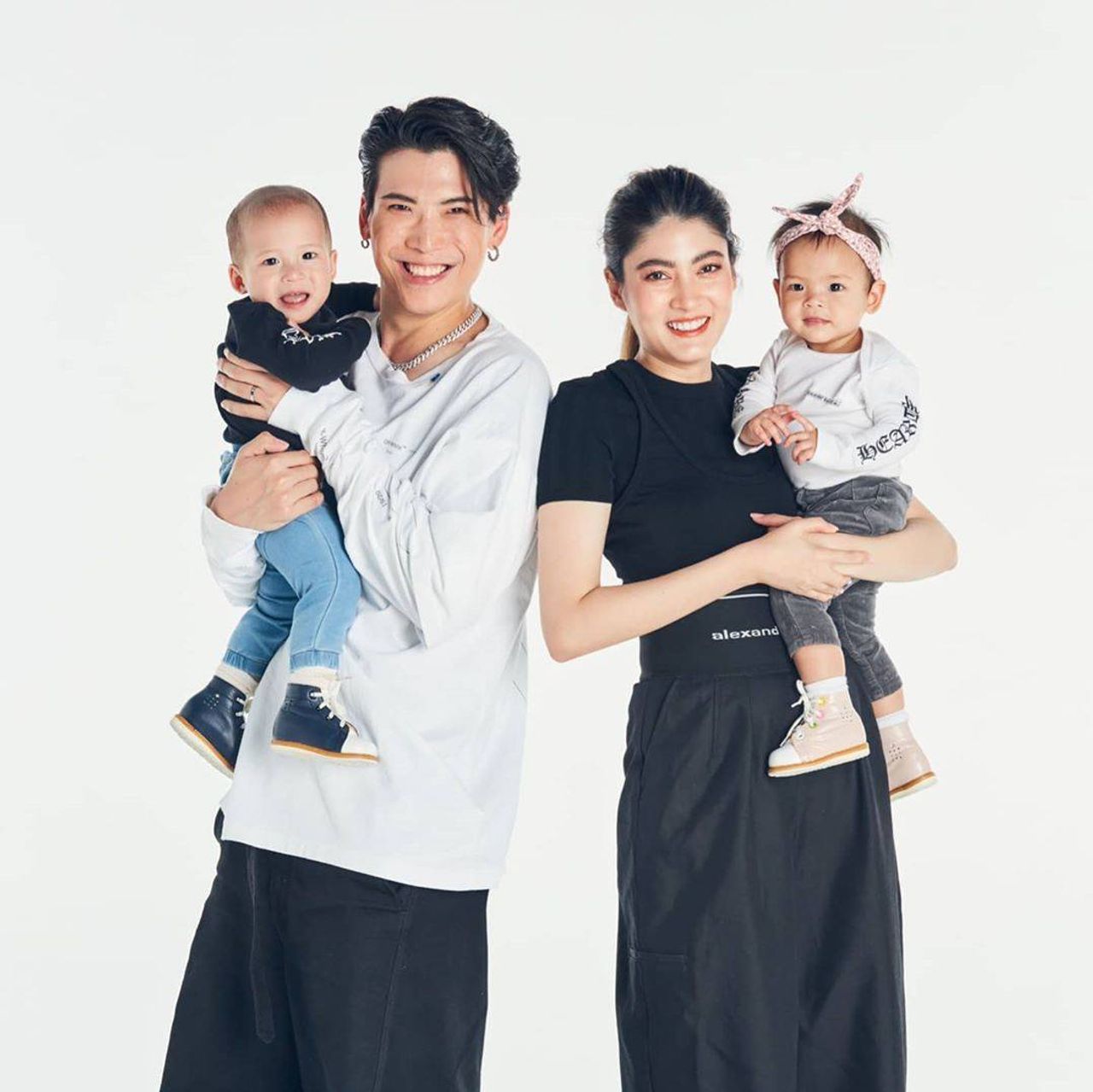 ป๊อก-มาร์กี้ และ น้องมีก้า-น้องมีญ่า ขอบคุณภาพจากไอจี @pokmindset